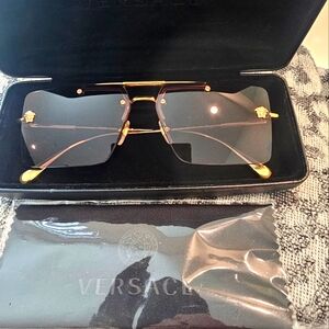 💯AUTHENTIC BEAUTIFUL VERSACE SUNGLASSES